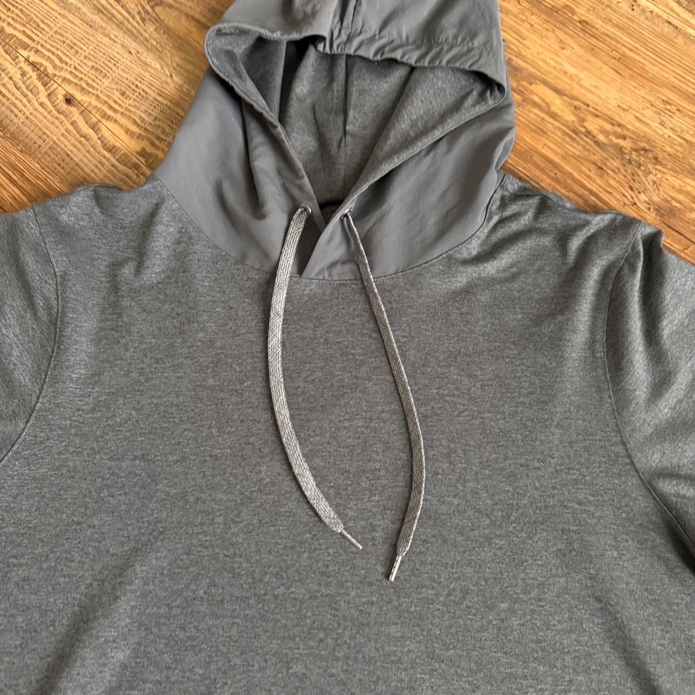 Vuori Strato Tech Performance Hoodie Mens Large Charcoal Heather Pullover - Picture 4 of 8